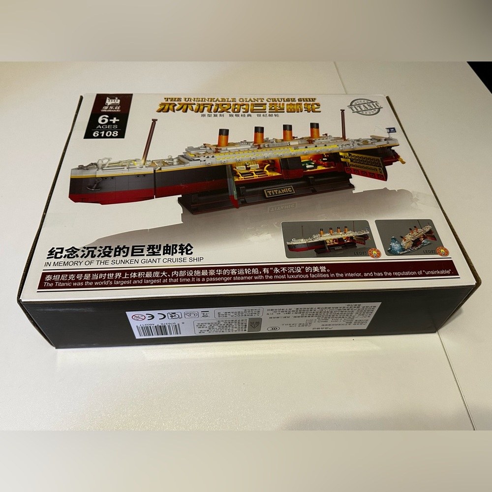 The Titanic Unsinkable Giant Cruise Ship Famous Boat 2 in 1 Building Brick Set - Picture 3 of 7